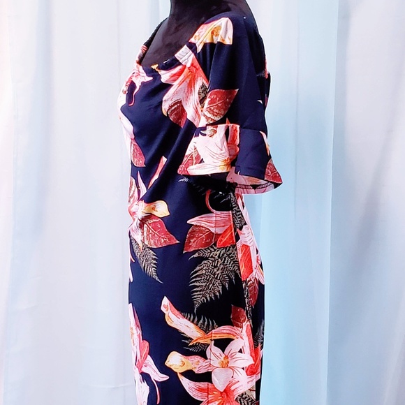 3/$30🦄HP🦄Floral print Off Shoulder Dress - Picture 4 of 8